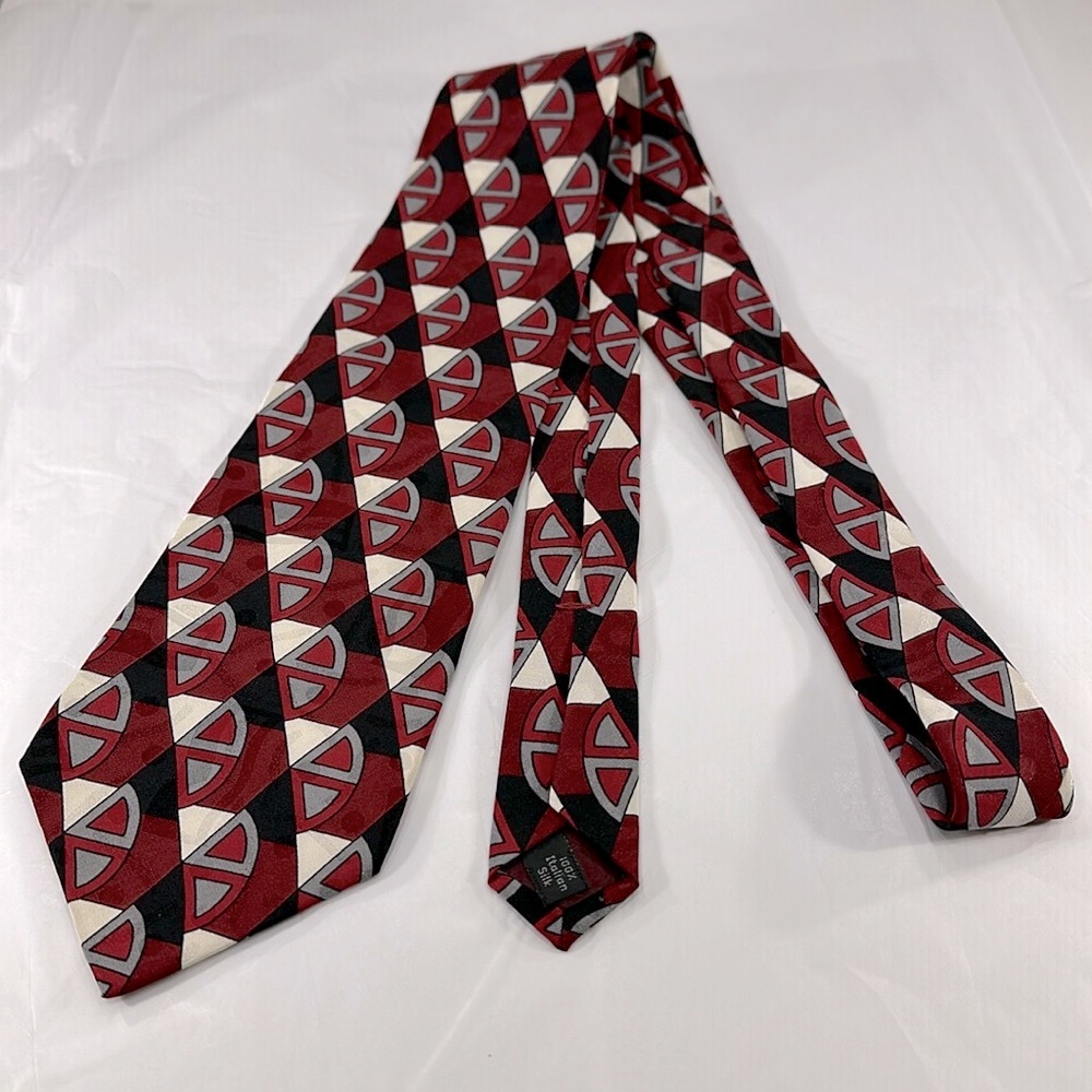 Croft & Barrow - Geometric Pattern Italian Silk Red & Black Mens Necktie ⭐️ EUC